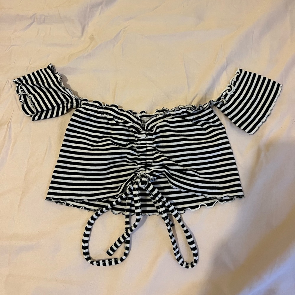 Size S off the shoulder striped crop top with middle scrunching